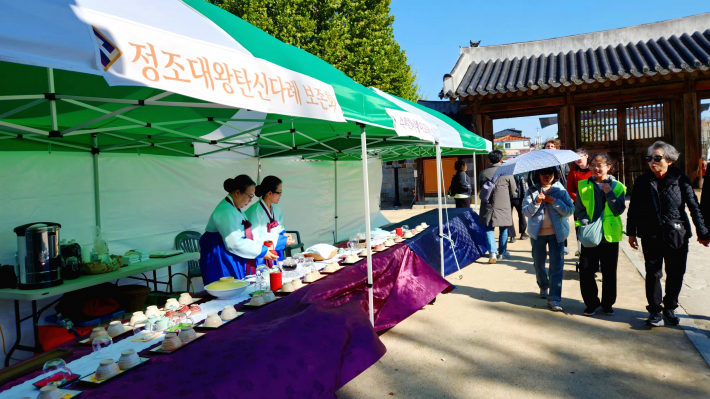 행례 후 이곳에서 제 참례자 음복하며 덕담을 나눔