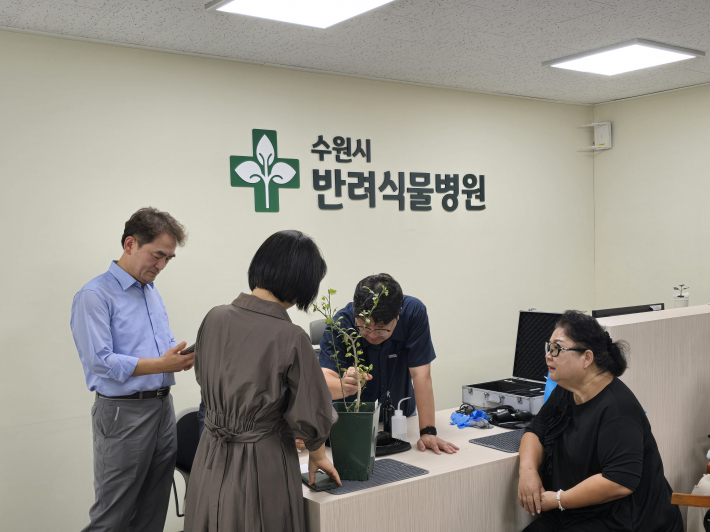 수원시 농업기술센터 1층에 있는 수원시 반려식물병원  