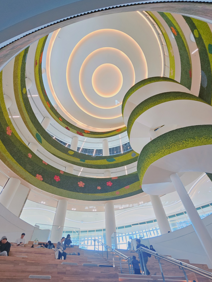 경기도서관 내부 