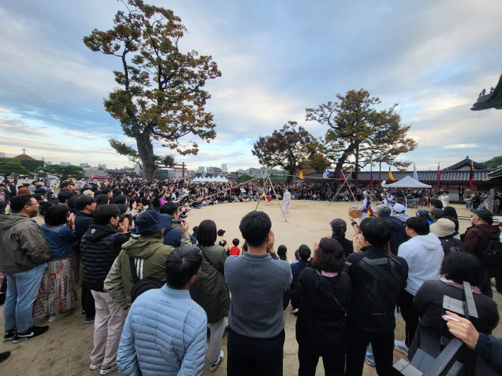 전통연희 '줄타기 공연'  