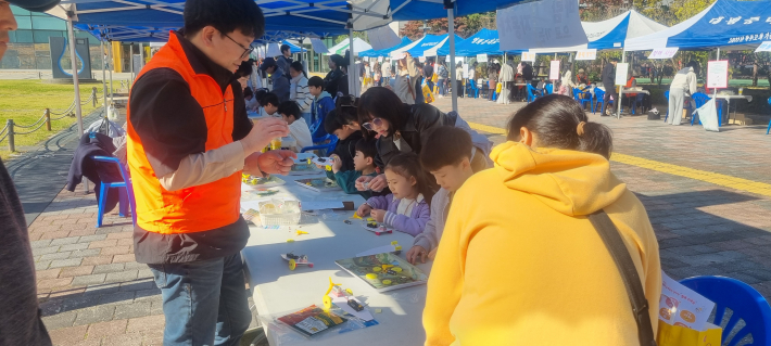 바람으로 가는 자동차가 희안하기만 하다