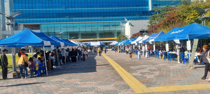 도로 정면에서 바라본 과학놀이 한 마당 모습