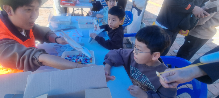 어린이 스스로가 체험하고 과학의 원리를 깨닫게 해 준다. 