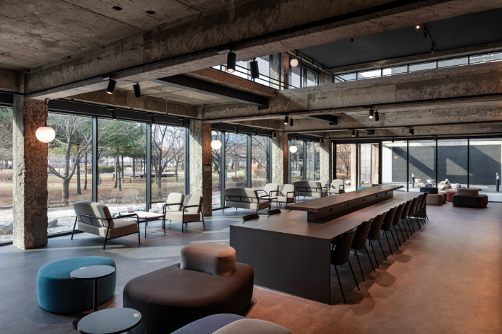 사진4) 2025 수원디자인대상 인테리어 분야 수상작인 지관서가 내부.    