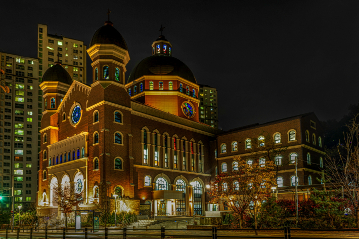 사진5) 2021 수원디자인대상 수상작인 광교1동성당.    