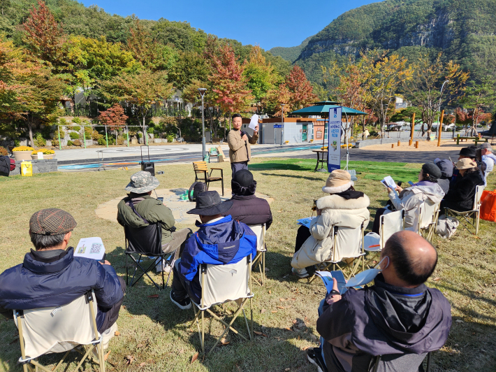차민형 사진작가가 스마트폰을 활용한 사진 촬영 강의를 했다.