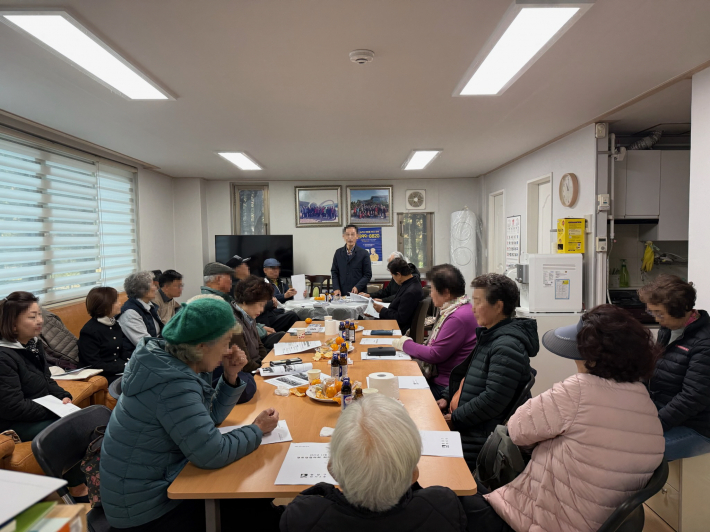 화서2동 경로당협의회 11월 월례회의 사진