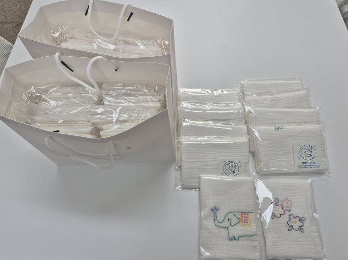 조원2동 평생학습 프로그램 '나만의 손수건 만들기'를 통해 전달된 손수건