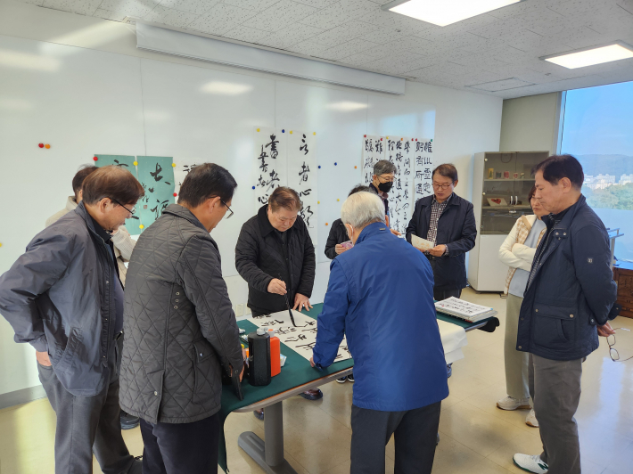 수원박물관 서예반 수업 모습