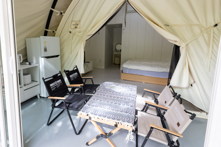 2인, 4인 글램핑 내부 모습
