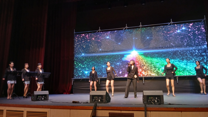 박재인 출전자 노래하는 장면