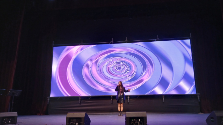 추혜령 출전자 노래하는 장면