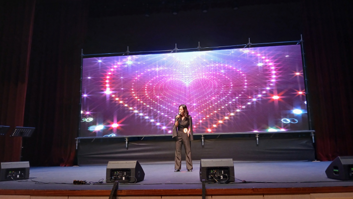 김영심 출전자 노래하는 장면