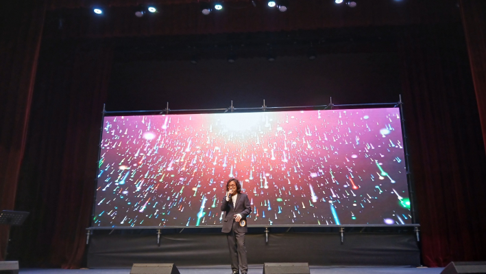 최현무 출전자 노래하는 장면