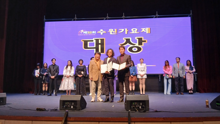 최현무 출전자가 대상을 수상하는 장면