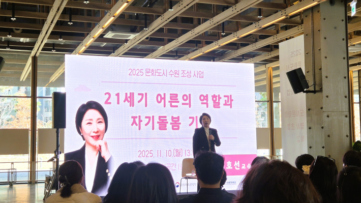 이호선 교수의 품격 있는 목소리는 관객들을 몰입하게 만들었다.