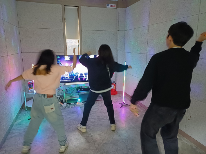 K-팝(저스트 댄스 배틀 모드 챌린지) 춤추는 모습