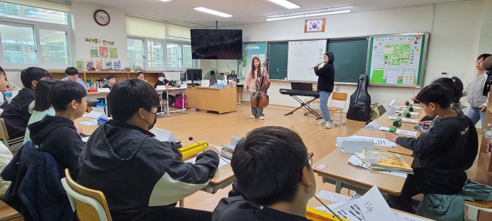  강사님과 함께 하는 연주 활동