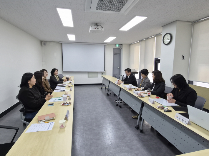 사진)수원시가 '경기도·경기복지재단 찾아가는 맞춤형 돌봄통합지원 컨설팅'에 참여하고 있다.    