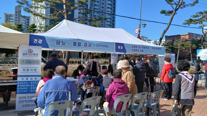 인기있는 당뇨,혈관검사 부스와 임플란트 상담부스