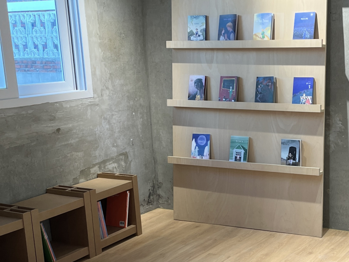 511프로젝트 3층 책 전시 공간