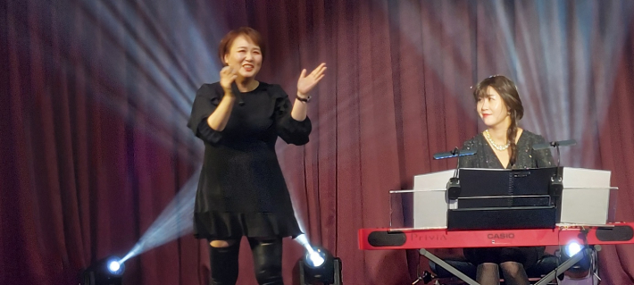 이혜민 강사가 출연해 분위기를 띄우고 있다.