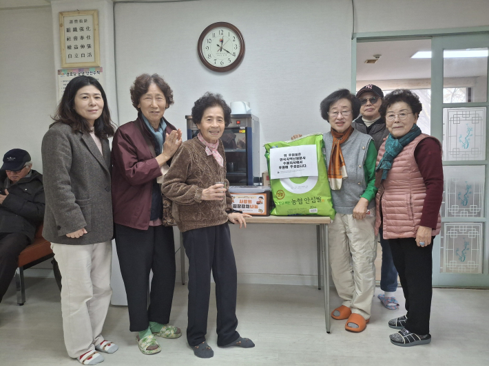 경로당한파쉼터점검 및 김장 백미 전달
