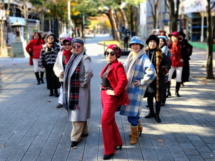 광교노인복지관 시니어워킹, 인계동 국제테마거리 패션 런웨이