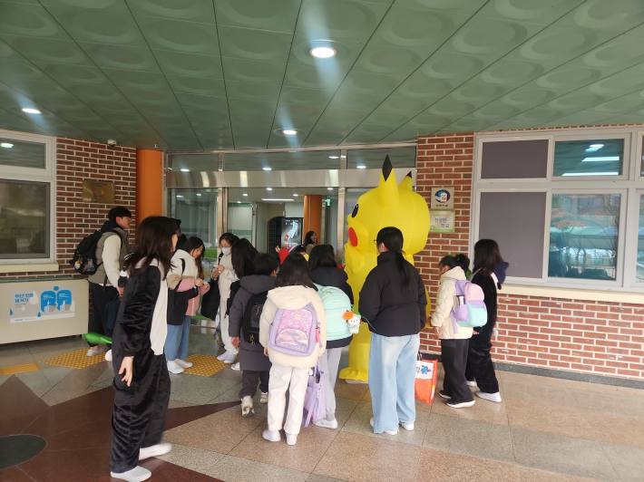  세계 어린이날 맞아 '하이파이브데이'로 환대의 경험