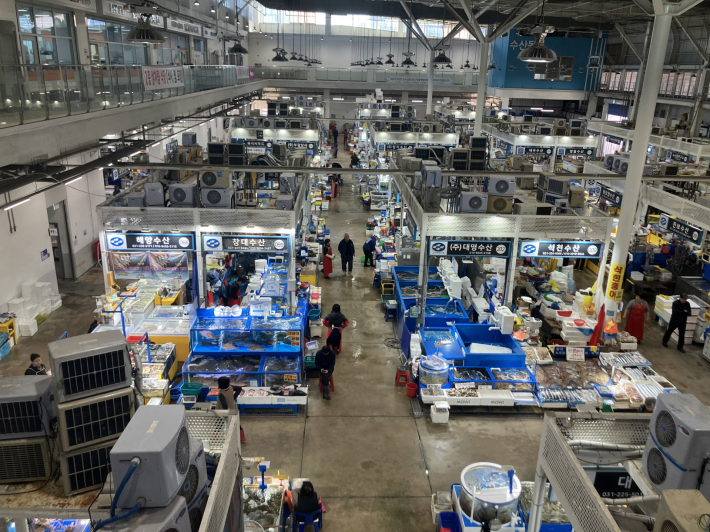   사진)수원시농수산물도매시장 수산동 전경    