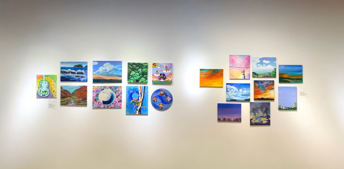 2025 팔달문화센터 하반기프로그램 '작가처럼 생각하고 나처럼 표현하기 ' 작품이 전시되고 있다.