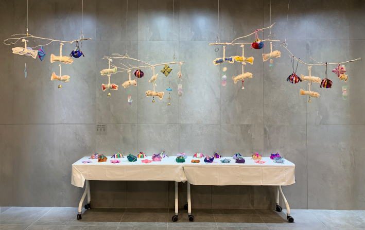 2025 팔달문화센터 하반기프로그램 '손끝에 담는 규방의 멋' 작품이 전시되고 있다.