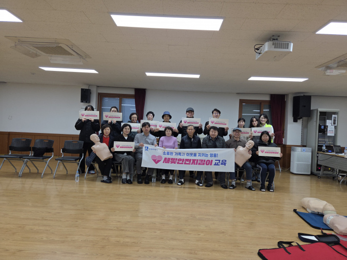 교육참석자 기념 촬영