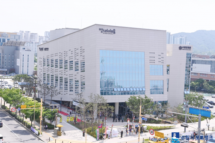 호매실동에 빛누리아트홀 전경(사진은 수원시포토뱅크에서 퍼옴).