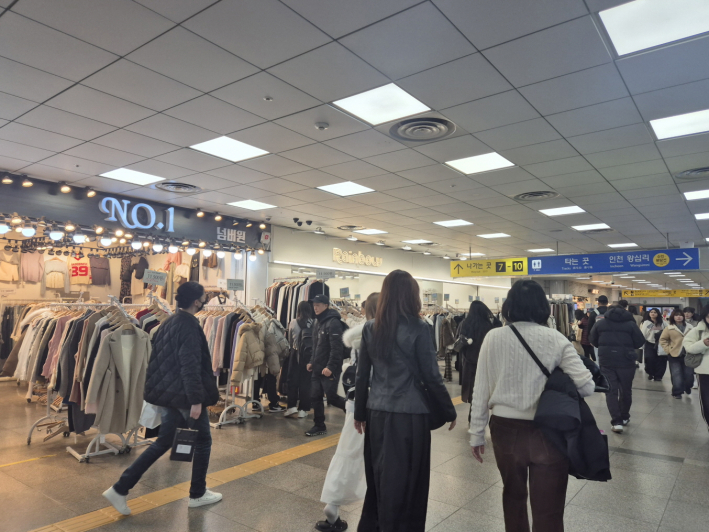 하지만, 사람들이 잘 모르는 7~10번 출구도 쇼핑 명소로 추천!