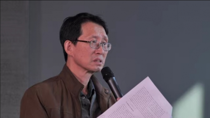 근대 한국 철학사를 과거의 기록이 아니라 현재를 해석하고 이래를 준비하는 사유의 지도로 바라보는 이정우 교수