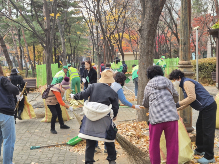 권선상록지구 우남퍼스티빌 아파트와 화홍중학교 사이 보행로를 중심으로 진행했다
