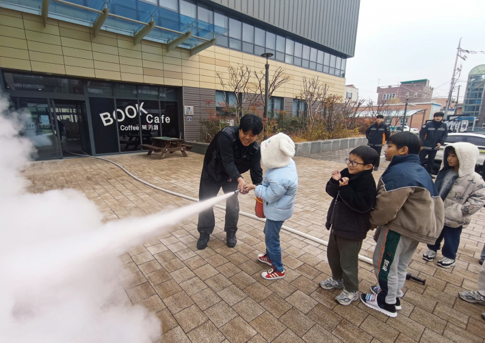 수원시 장안구 영화동은 수원소방서 정자119안전센터와 합동소방훈련을 실시했다.