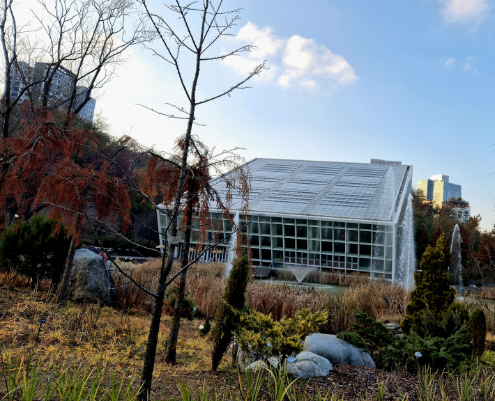 영흥수목원 내 전시온실 외관