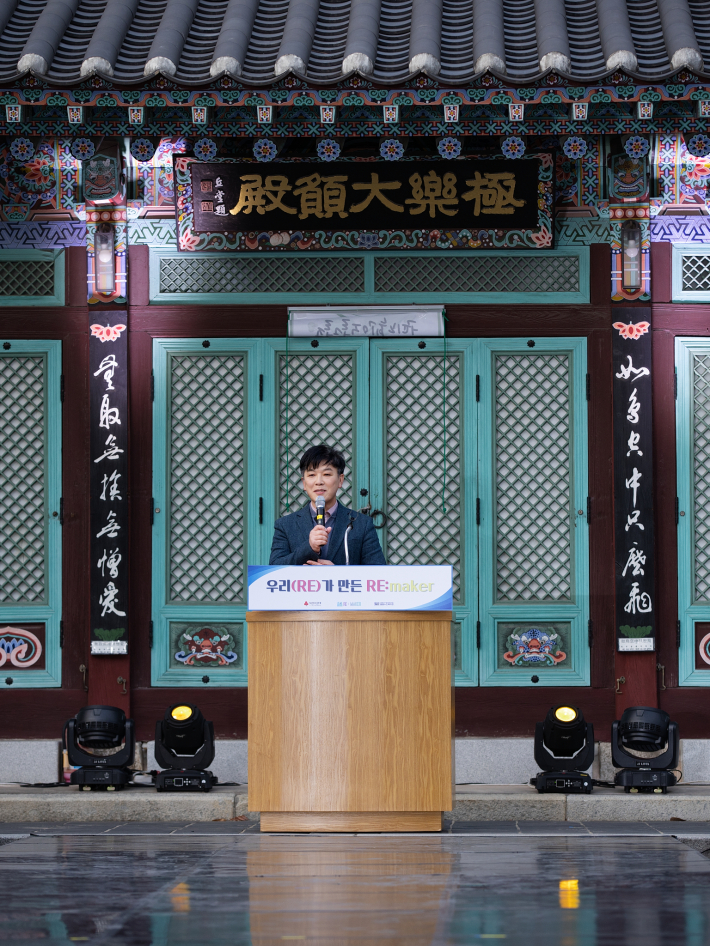 팔달노인복지관 윤학수 관장의 인사말 장면