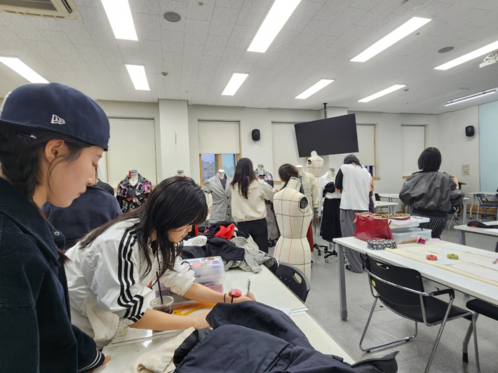 RE:maker 프로젝트 작품 제작과정(사진:수원여자대학교 제공)