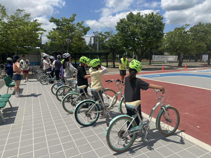 만석공원에서 '만석공원 자전거 안전교육'이 운영되는 모습
