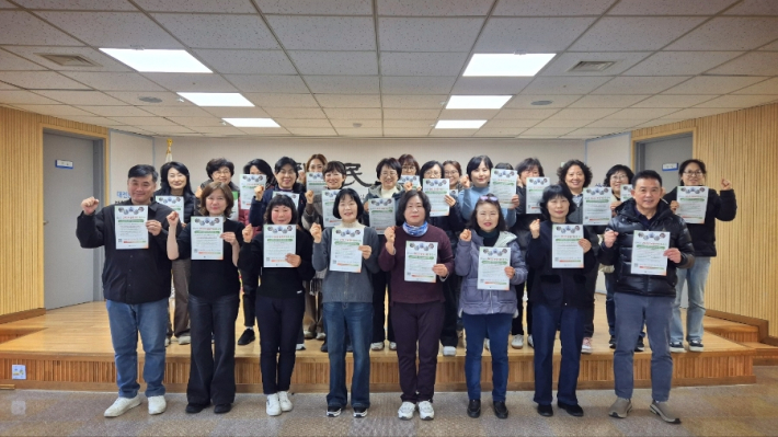 팔달구 농림어업총조사 조사원들을 대상으로 팔달구청 3층 대강당에서 사전 준비교육을 진행했다.