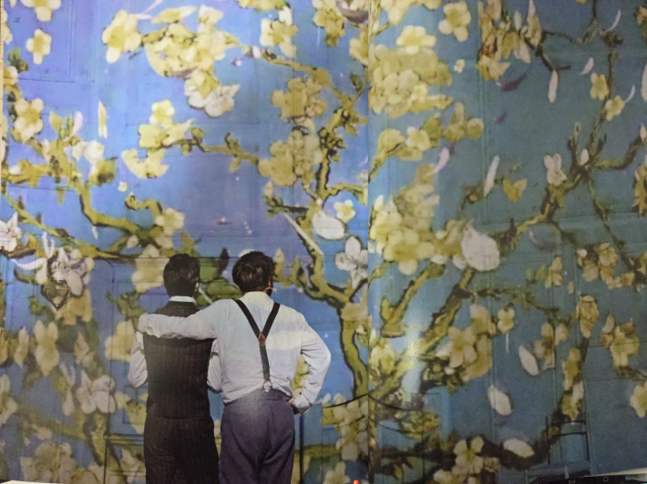 커튼콜 (2) 아몬드나무 앞에서 