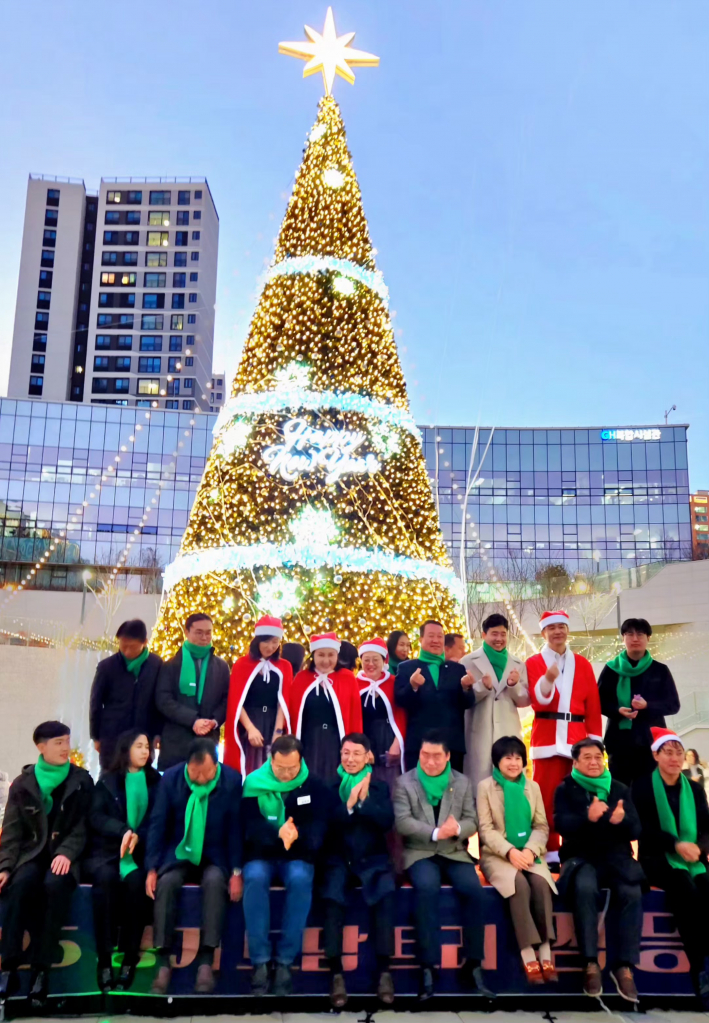 '경기 도담 트리'는 2026년 2월까지 매일 오후 5시부터 10시까지 불을 밝히며 도민들에게 희망의 빛을 전한다