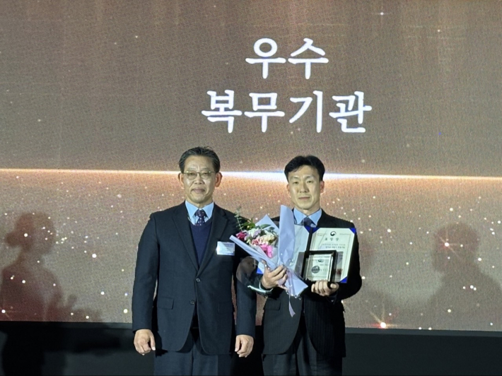 수원시 영통구가 12월 3일 정부세종컨벤션센터에서 병무청장 표창과 감사패를 받았다.