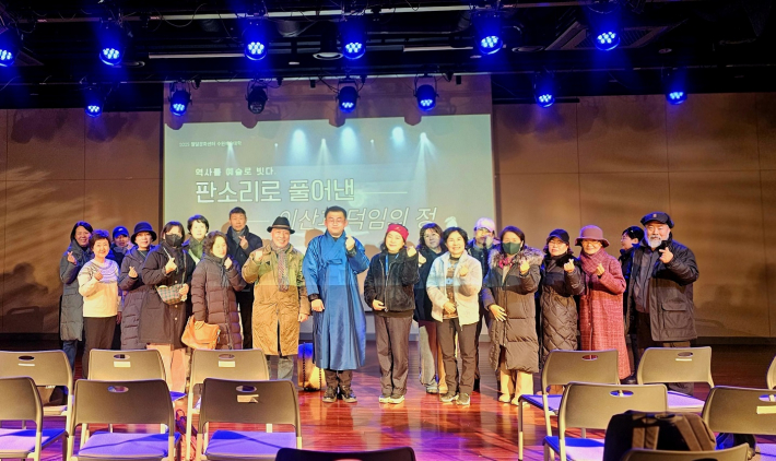 강연이 끝나고 단체사진