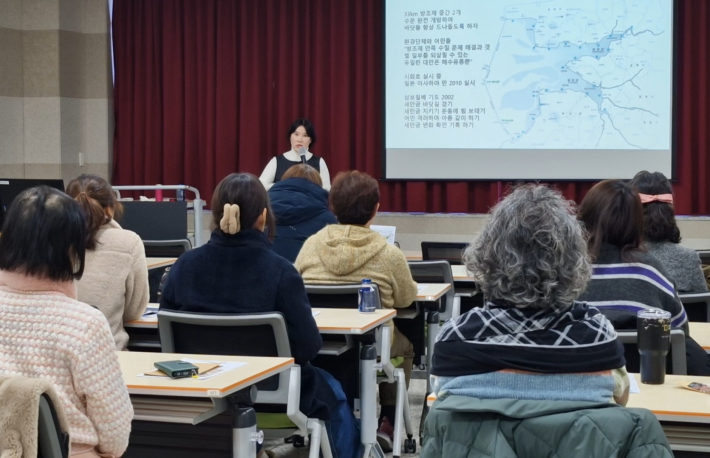 수문을 완전 개방하여 바닷물을 항상 드나들도록 하자는... 