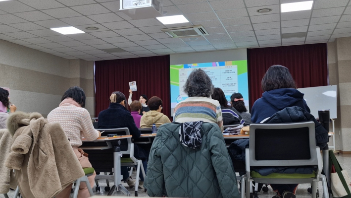 새만금 이야기 소년 갯벌에서 길을 묻다를 설명한다