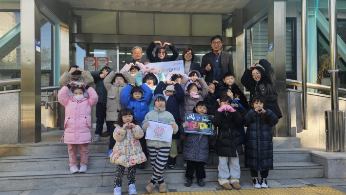 시립보라매어린이집, 권선2동에 시장놀이 수익금 기부